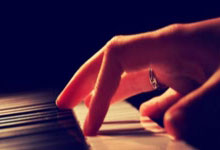 乒乓球地面场地铺什么材料最佳？